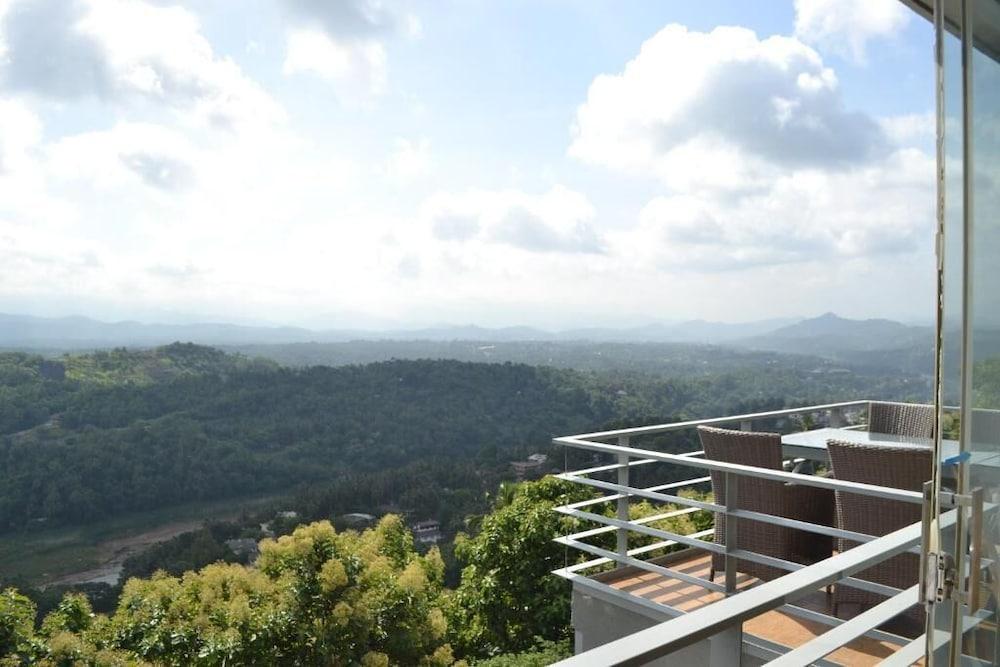 Sky Pavilion Kandy Exterior photo